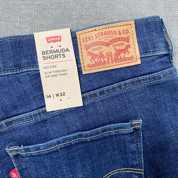 Levi’s Plus Size Sculpt Bermuda Shorts - Picture 5 of 6